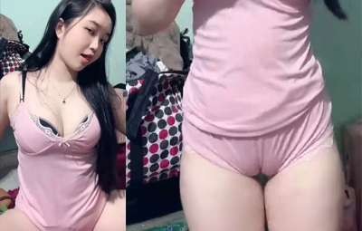 Poster of Clip Sex Bblive88 Gái Đẹp Móc Bướm Nhóm Nhép Nước Lồn